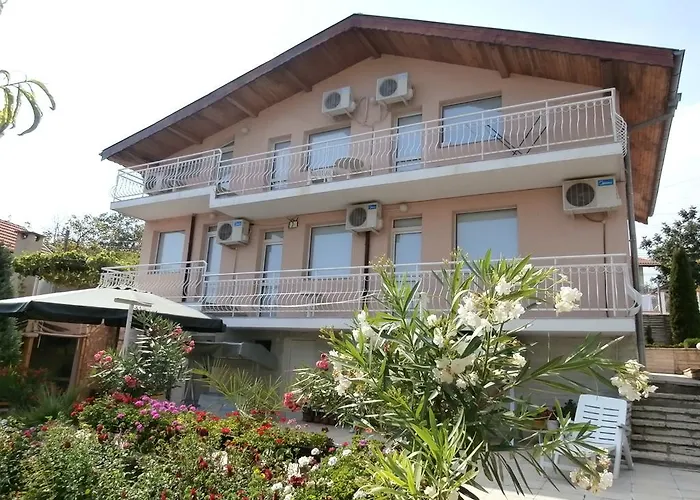 Πανσιόν Karina 4*